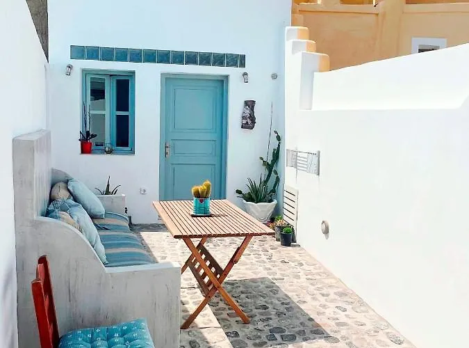 Poli Cave House Santorini