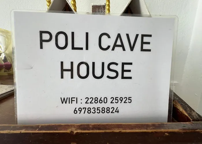 Poli Cave House Santorini